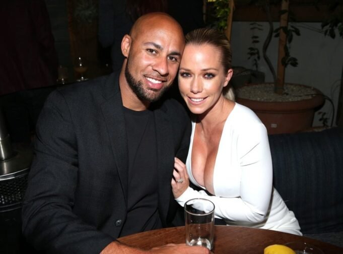 Hank Baskett dan Kendra Wilkinson pada bulan Maret 2016, beberapa tahun sebelum perceraian mereka.