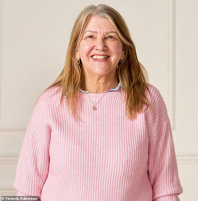 Beverley Joy Williams adalah pensiunan dosen psikologi dari South Wales. Umur: 66. Tinggi: 5ft 2in. Ukuran gaun: 12