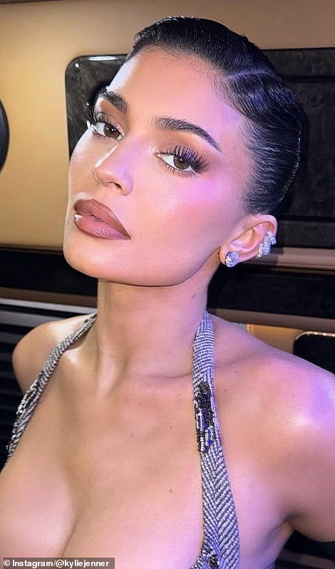 A-listers sering dikagumi karena kecantikan mereka yang hampir manusia super, dan Met Gala tahunan adalah platform yang sempurna untuk penampilan glamor mereka untuk bersinar. Foto: Kylie Jenner