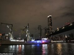 Tragedi melanda Sabtu malam ketika kapal angkatan laut 150 kaki besar, yang dikenal sebagai kapal pelatihan Cuauhtémoc, membawa kru 277, menabrak jembatan ikonik Kota New York City New York