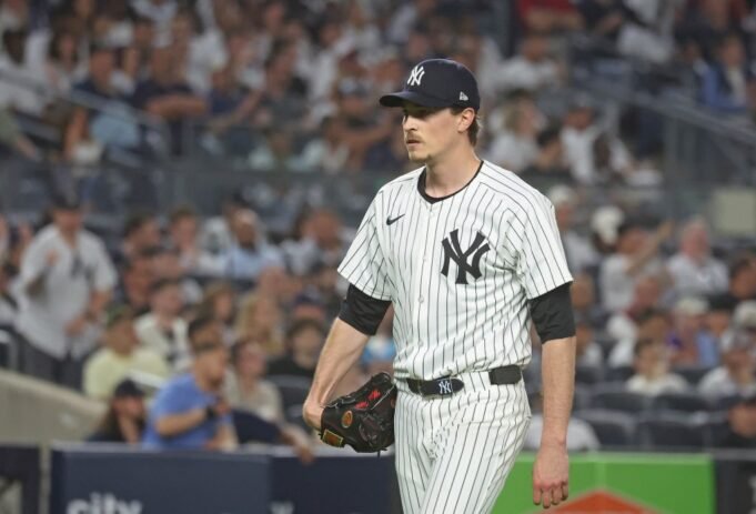 Pelempar New York Yankees Max Fried (54) berjalan kembali ke ruang istirahat setelah mengakhiri inning ke -7 ketika New York Mets memainkan Arizona Diamondbacks Jumat, 2 Mei 2025 di Citi Field di Queens, NY. 