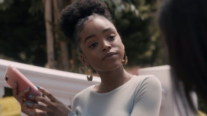 Lovie Simone sebagai Zora di Greenleaf