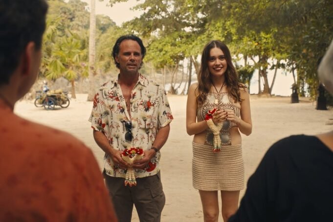 Walton Goggins dan Aimee Lou Wood sebagai Rick dan Chelsea di Lindung Putih