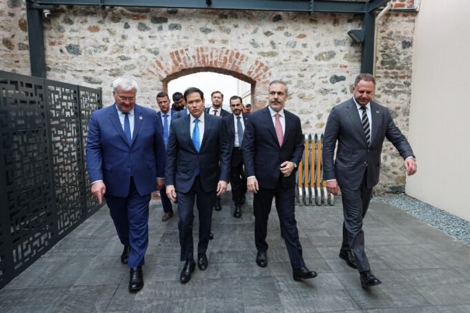 Foto: Turki-Nato-Rusia-Ukraina-Diplomacy-Conflict