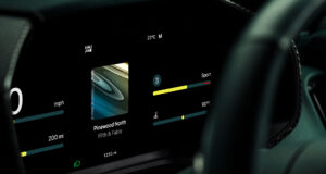 Aston Martin Apple Carplay Ultra