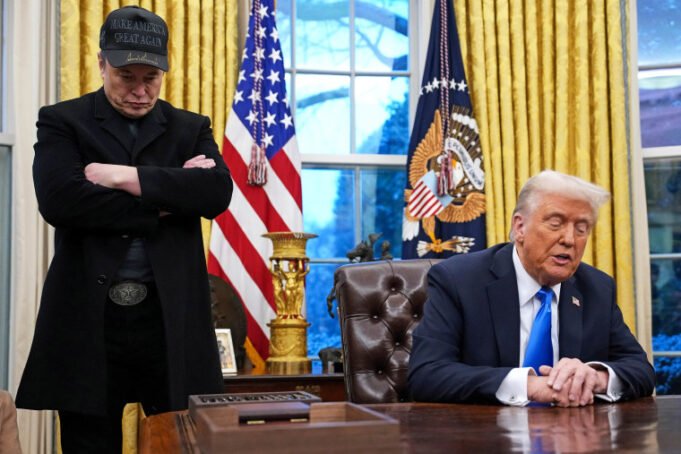 Elon Musk bergabung dengan Presiden Trump karena menandatangani perintah eksekutif di kantor oval