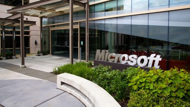 Microsoft menggandakan keamanan dan keandalan dengan perubahan platform Windows utama untuk pelanggan perusahaan
