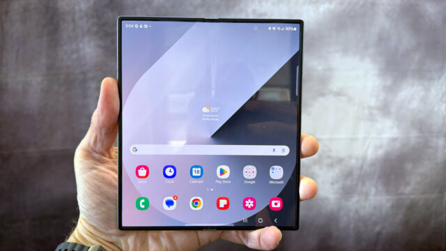 Petunjuk kebocoran ponsel Samsung Tri-Fold terbaru pada bingkai titanium, ditambah chipset dan spesifikasi kunci lainnya
