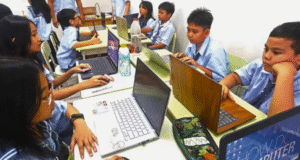 Program Kementerian Pendidikan Indonesia untuk Meluncurkan Program di Lebih dari Satu Sekolah