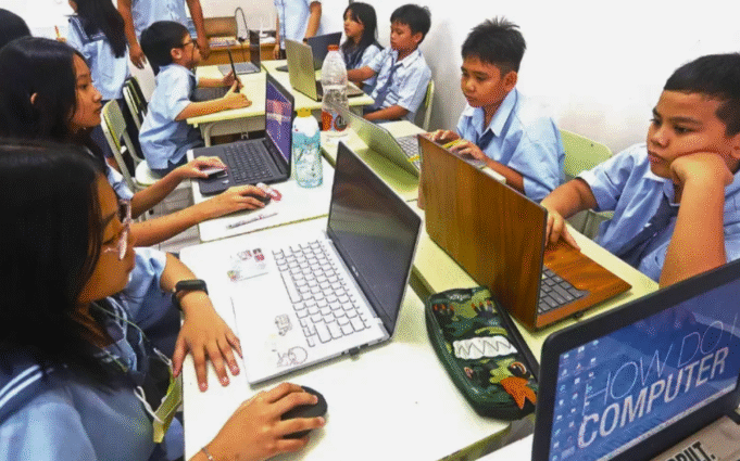 Program Kementerian Pendidikan Indonesia untuk Meluncurkan Program di Lebih dari Satu Sekolah