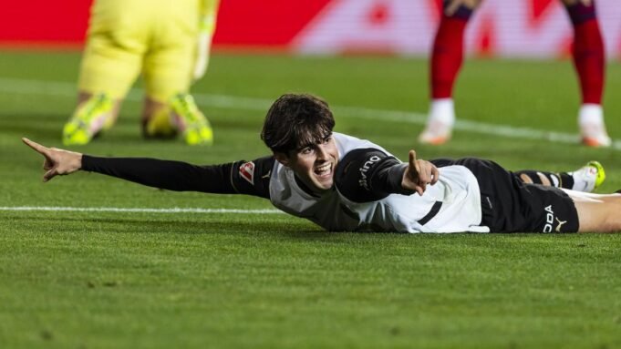 Guerra celebrates the winner against Real Sociedad.
