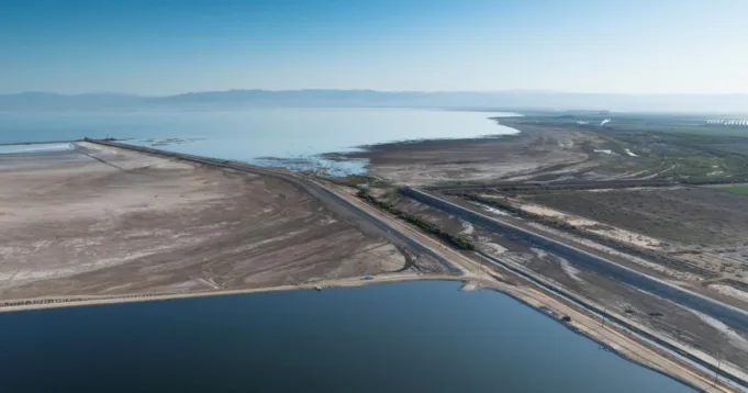 Air mulai mengalir untuk menciptakan lahan basah baru di Salton Sea yang menyusut
