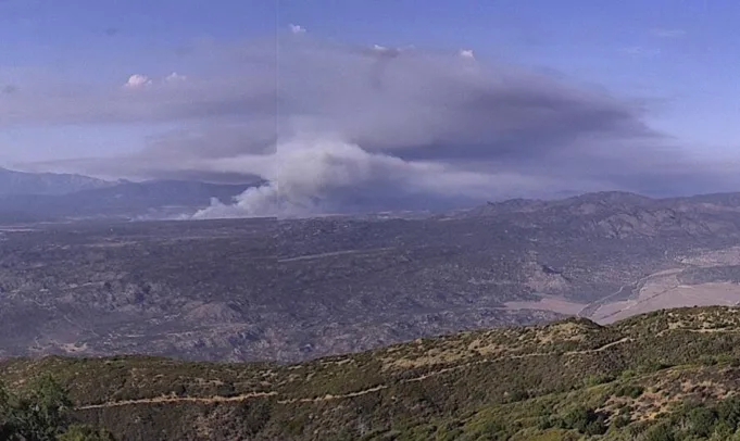 Dale Fire Burns di Riverside County, memicu perintah evakuasi
