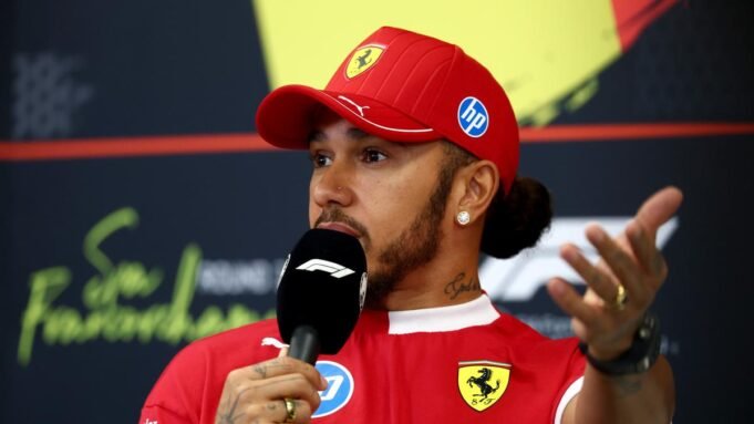 Hamilton, muak dengan hasil di Ferrari, mengadakan pertemuan selama liburan musim panas untuk meminta perbaikan
