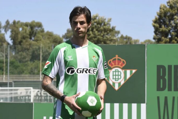 La Liga Transfer Round-Up: Rekaman Exits Athletic
