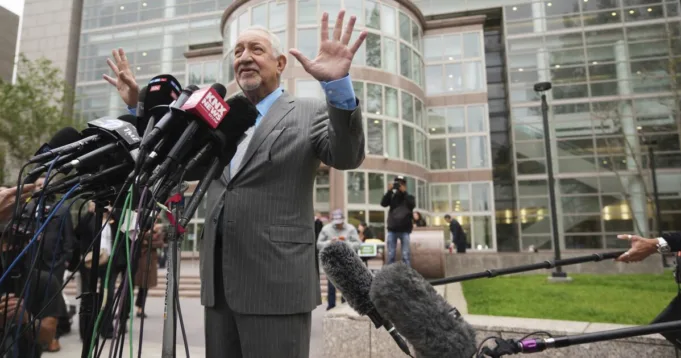 Mark Geragos, pengacara selebriti, harus membayar $ 100.000 kepada pelatih LA dalam kasus malpraktek hukum
