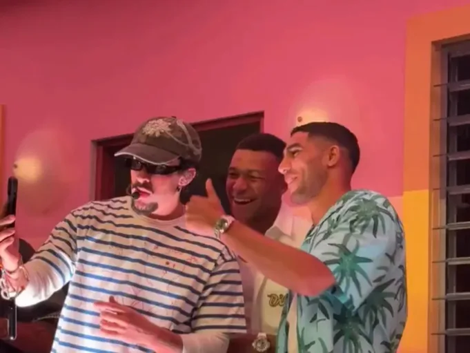 Mbappe muncul di atas panggung dengan Bad Bunny dan PSG Star
