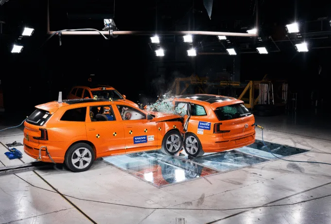 Volvo EX90 Crash Test