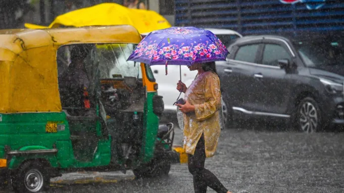 IMD Update: The India Metrological Department (IMD) has issued an Orange Alert for 22 July across several regions including parts of Jammu and Kashmir, Uttarakhand, Maharashtra, Goa, and Telangana. Delhi is expected to experience generally cloudy skies with light to moderate rainfall accompanied by thunderstorms and lightning