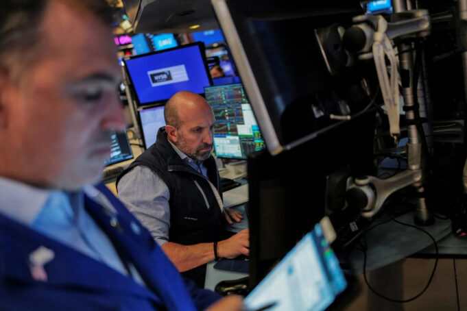 S & P 500 ditutup pada rekor tertinggi sepanjang masa pada Jumat aching, memperpanjang keuntungan sangat tinggi yang dicapai dalam beberapa.