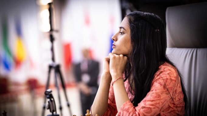 Saya pikir itu takdir: Divya Deshmukh menjadi Grandmaster setelah memenangkan Fide Women's Chess World Cup 
