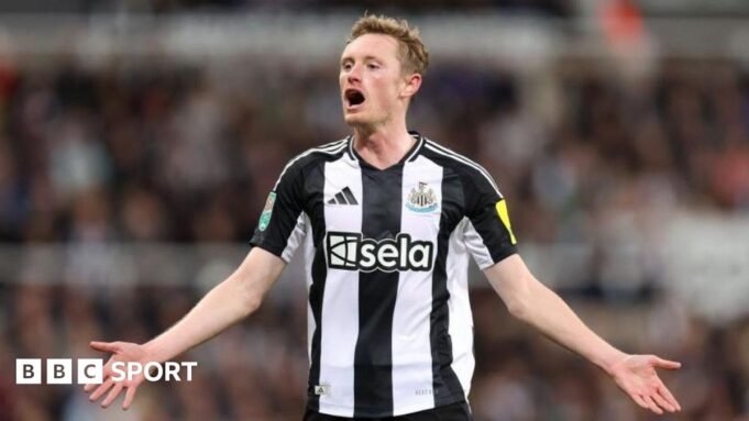 Sean Longstaff playing for Newcastle