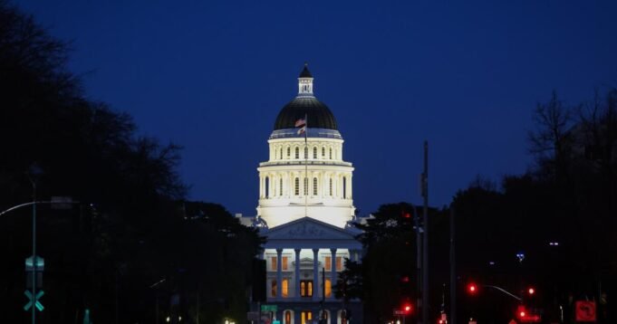 Serangan imigrasi Trump bergerak ke utara ke Sacramento: 'tidak ada yang namanya negara tempat perlindungan'
