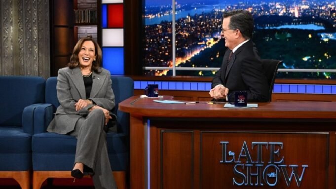 Stephen Colbert Snags Wawancara Kamala Harris Pertama Sejak Pemilihan
