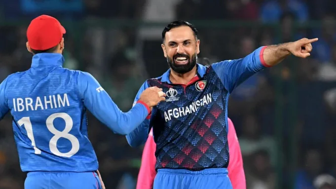 Tonton: Putra Mohammad Nabi yang berusia 18 tahun menghancurkan ayah selama enam selama pertandingan T20 di Kabul
