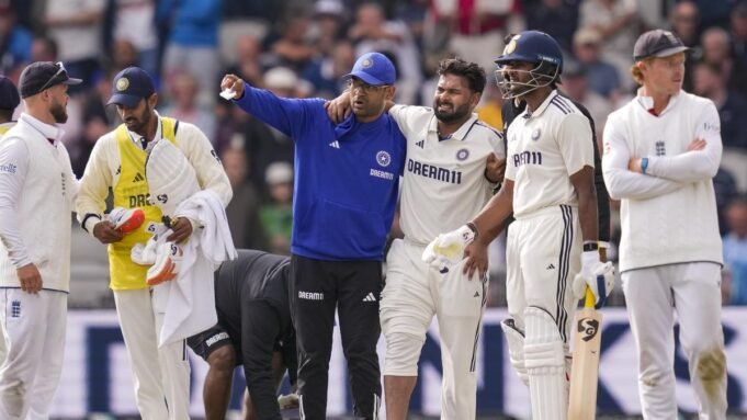 Tonton: Rishabh Pant yang diregangkan di luar lapangan setelah cedera aneh selama Tes ke -4
