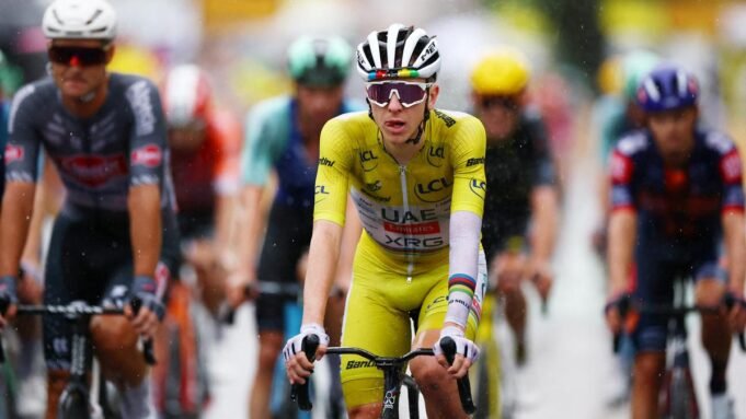 Tour de France - Pogacar menabrak mobil tim Vingegaard sebelum mulai tahap 18
