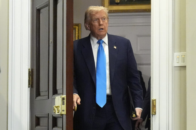 Trump masih membenci kincir angin, orang trans, dan kebenaran
