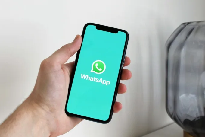 WhatsApp Rolls Out AI-Powered Chat Wallpaper Feature; Threaded Message Replies Spotted in Development