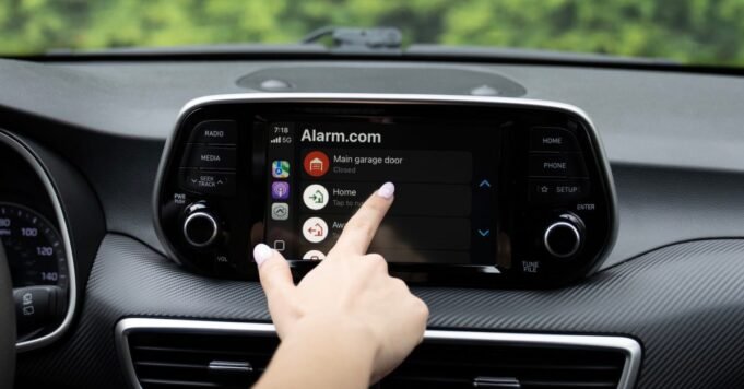 Alarm․com meluncurkan aplikasi carplay baru untuk kontrol rumah pintar
