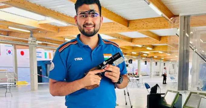 Anish Bhanwala memenangkan 25m Rapid Fire Pistol Silver di Kejuaraan Asia
