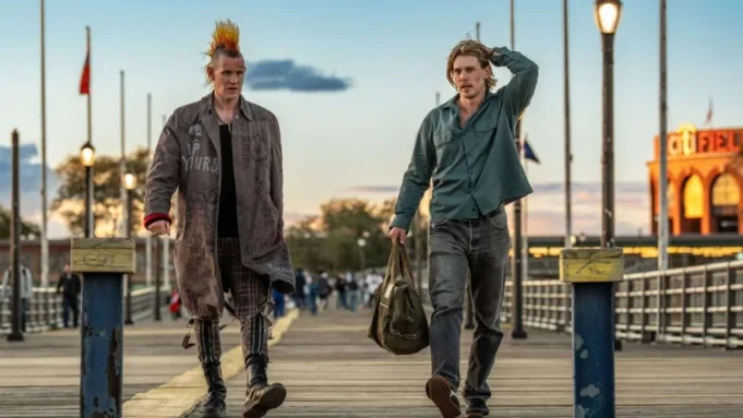 Austin Butler tidur di set mencuri yang tertangkap, kru melihatnya dengan pakaian dalam

