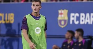 Barcelona akan mendengarkan penawaran dari Wolves dan West Ham untuk gelandang € 30 juta
