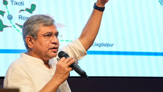 Chip pertama yang dibuat-dalam untuk segera diluncurkan, kata Ashwini Vaishnaw
