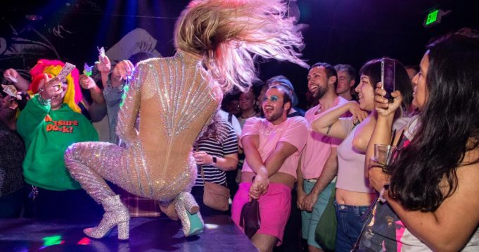 DTLA Gay Bar yang terkenal memperingatkan itu bisa ditutup setelah gugatan
