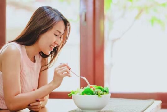 Tren Kesehatan & Kebugaran di Indonesia: Dari Padel hingga Pilates, Gelombang Baru Gaya Hidup Sehat Tren Kesehatan & Kebugaran di Indonesia: Dari Padel hingga Pilates, Gelombang Baru Gaya Hidup Sehat