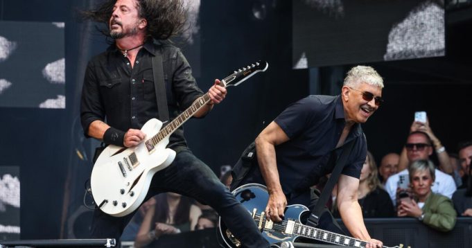 Foo Fighters dan Nine Inch Nails Swap Drummers

