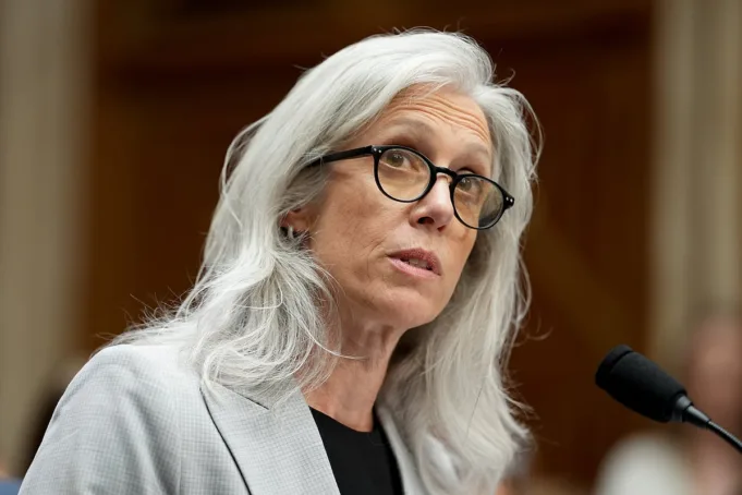 HHS pindah ke sutradara CDC setelah konfrontasi vaksin
