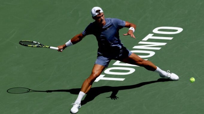 Holger Rune pada pelatihan dengan Andre Agassi: tidak pernah bertemu dengan seorang pria yang melihat tenis seperti itu, menganggapnya menarik

