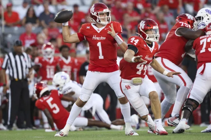 Houston mengizinkan hanya 144 yard, mematikan Stephen F. Austin
