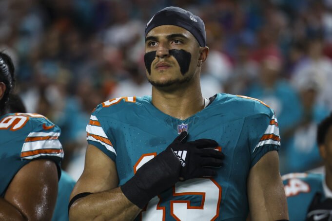 Dolphins edge rusher Jaelen Phillips