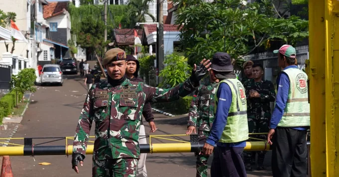 Kematian pengemudi pengiriman melepaskan kemarahan terhadap elit Indonesia
