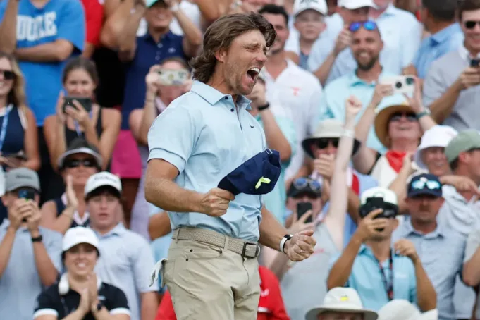 Seorang juara akhirnya. (Matthew Maxey/Icon Sportswire via Getty Images)