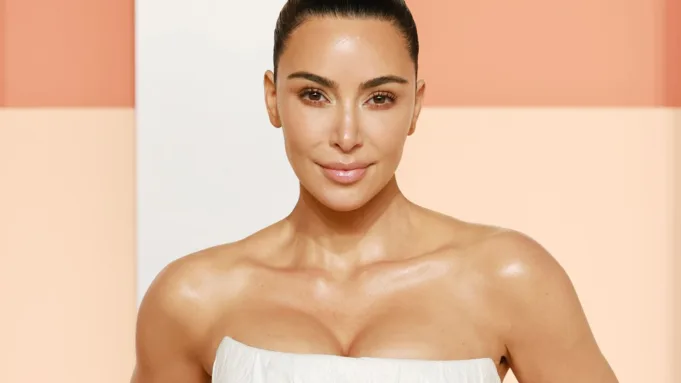Kim Kardashian membanting kebijakan imigrasi Trump di Venesia
