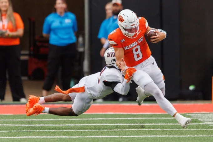 Laporan: Oklahoma State QB Hauss Hejny dengan patah kaki
