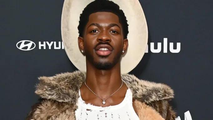 Lil Nas X didakwa dengan empat tindak pidana berat, termasuk menyerang seorang petugas
